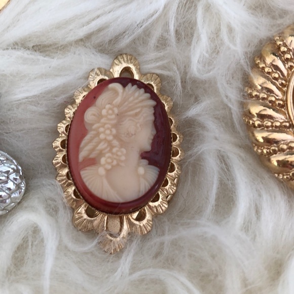 Lot of vintage broaches and clip on earrings - Picture 3 of 4